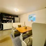 Private Chicago Garden Unit 1Br/1Ba