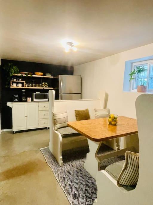 Private Garden Unit 1br/1ba Apartment *
