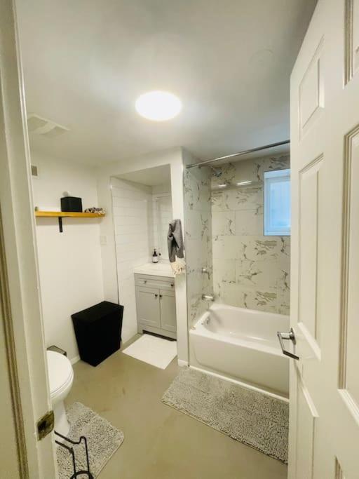 Private Garden Unit 1br/1ba Apartment *