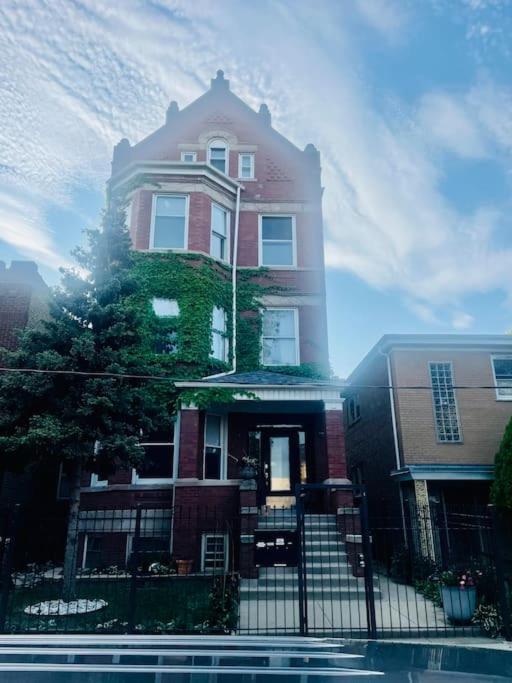 Private Garden Unit 1br/1ba Chicago
